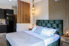 PLAZA ELEGANT SUITE center